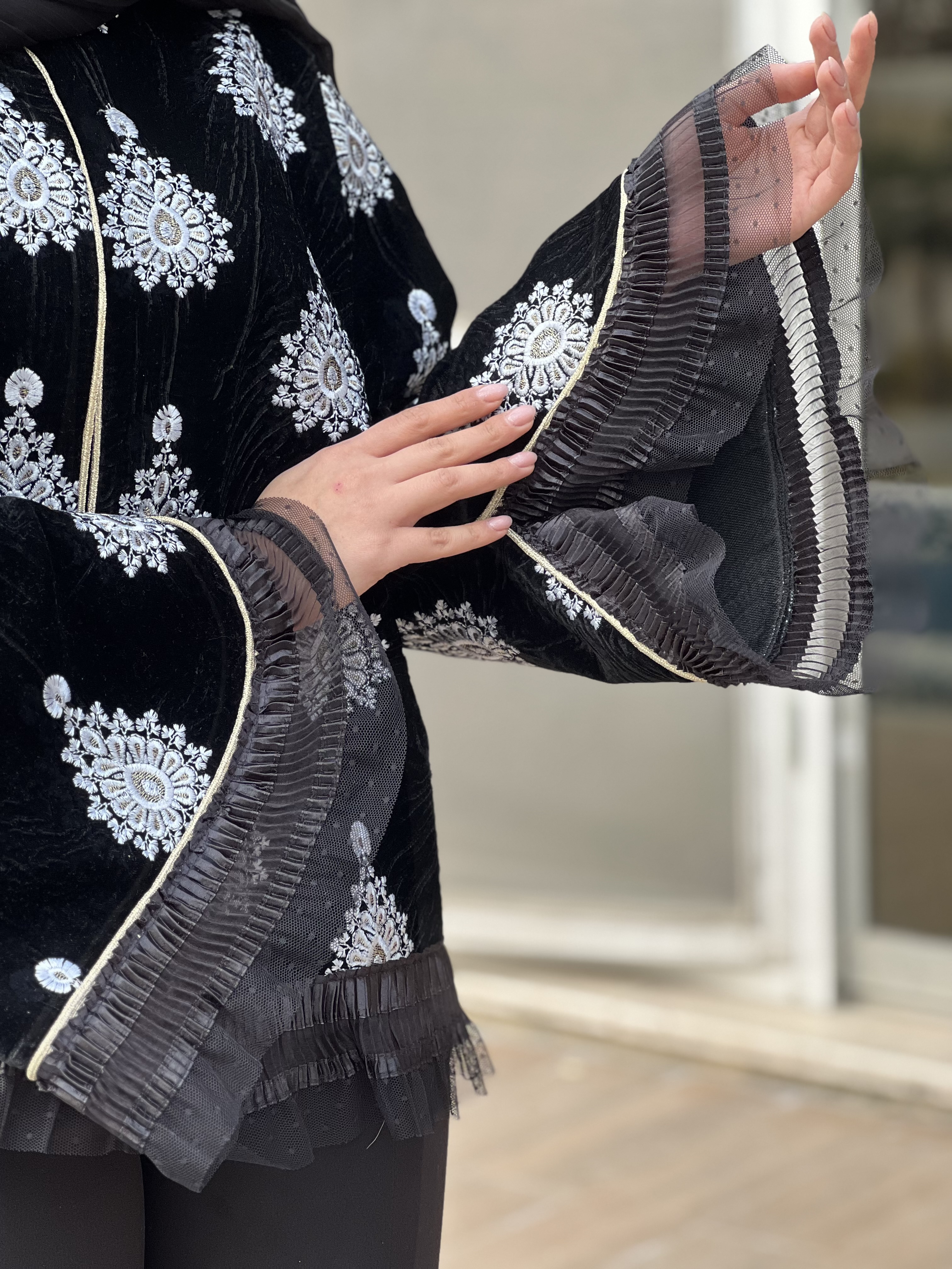 کت با سرآستین توری