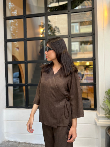 ست شومیز چپ و راستی و شلوار زنانه موکا کمربنددار