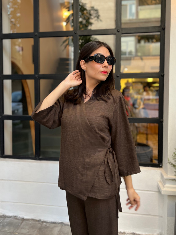 ست شومیز چپ و راستی و شلوار زنانه موکا کمربنددار